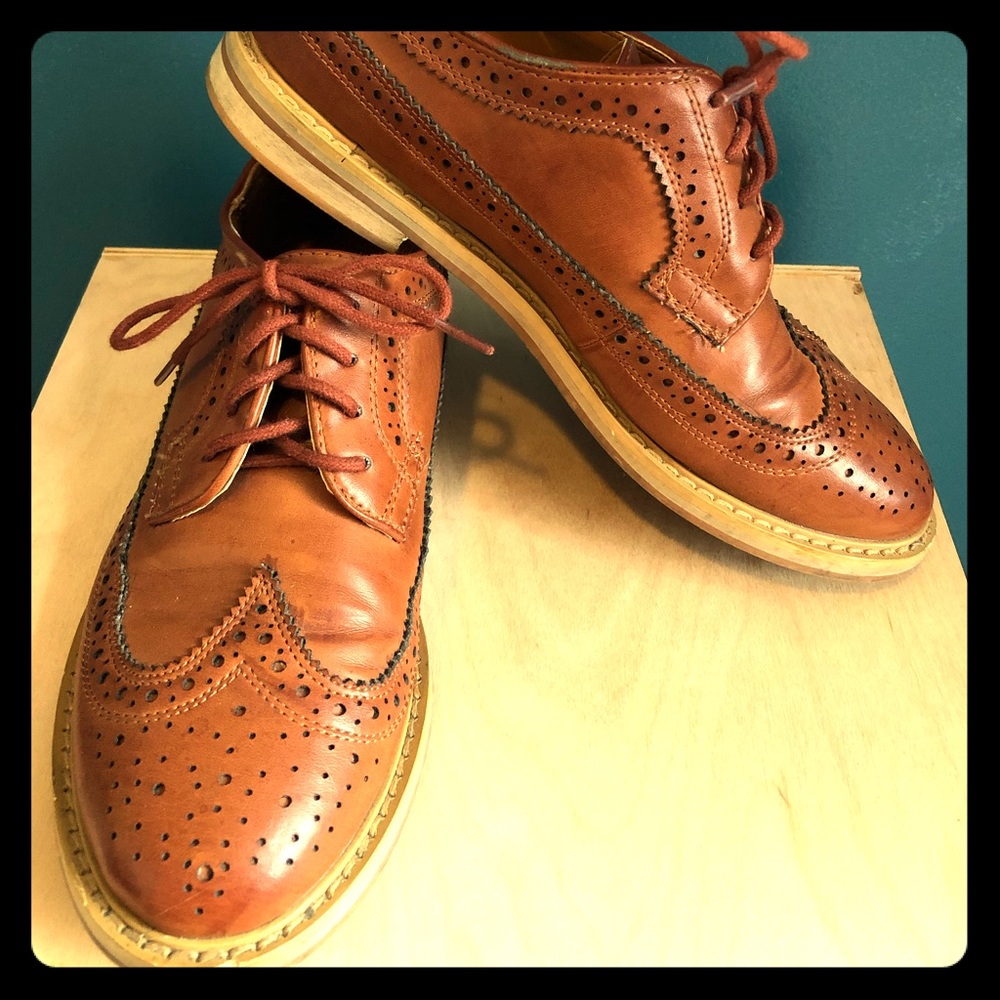 Urban Outfitters Wing Tipped Oxfords size 7